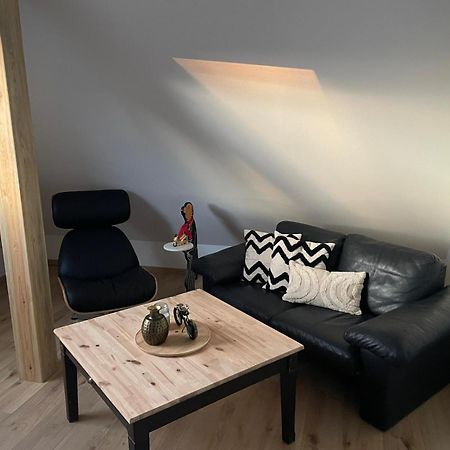 Moderne Ferienwohnung In Gelsenkirchen-Schalke Fuer 1 Bis 7 Personen Mit Terrasse, Ideal Fuer Gruppen & Stadionbesuche 外观 照片