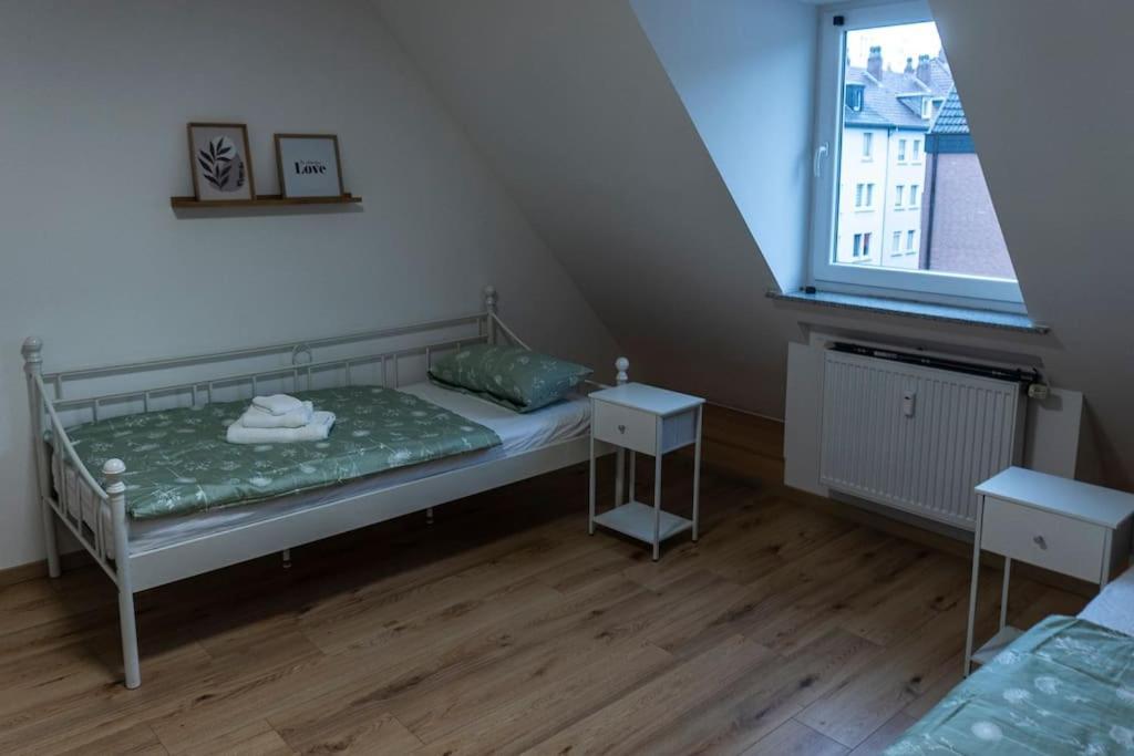 Moderne Ferienwohnung In Gelsenkirchen-Schalke Fuer 1 Bis 7 Personen Mit Terrasse, Ideal Fuer Gruppen & Stadionbesuche 外观 照片