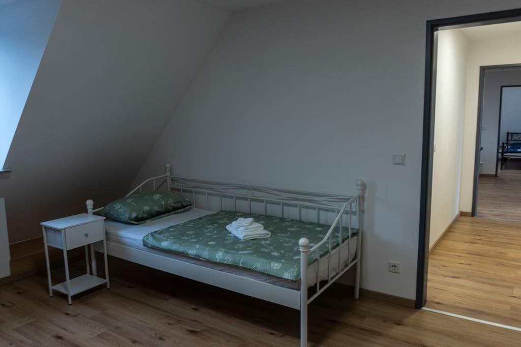 Moderne Ferienwohnung In Gelsenkirchen-Schalke Fuer 1 Bis 7 Personen Mit Terrasse, Ideal Fuer Gruppen & Stadionbesuche 外观 照片