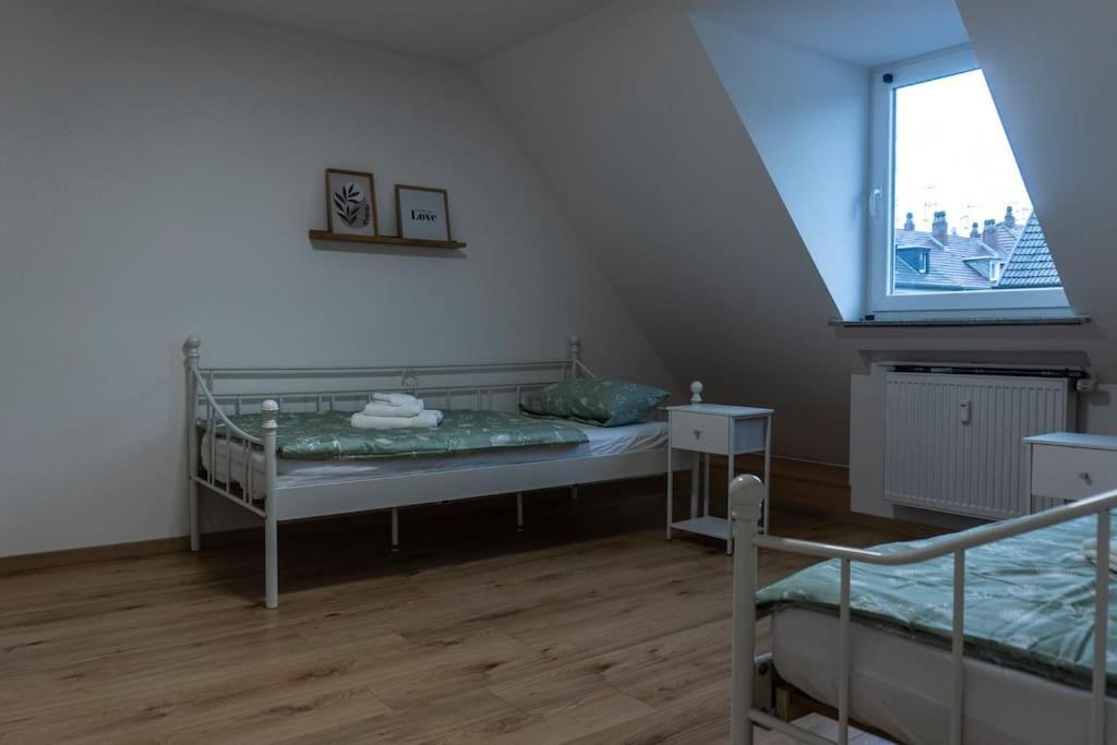 Moderne Ferienwohnung In Gelsenkirchen-Schalke Fuer 1 Bis 7 Personen Mit Terrasse, Ideal Fuer Gruppen & Stadionbesuche 外观 照片