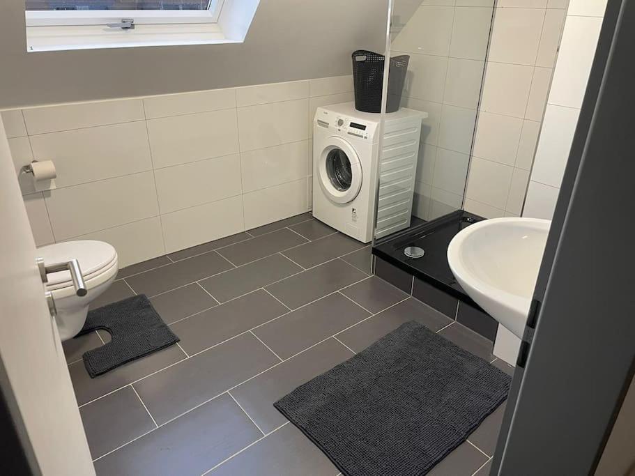 Moderne Ferienwohnung In Gelsenkirchen-Schalke Fuer 1 Bis 7 Personen Mit Terrasse, Ideal Fuer Gruppen & Stadionbesuche 外观 照片