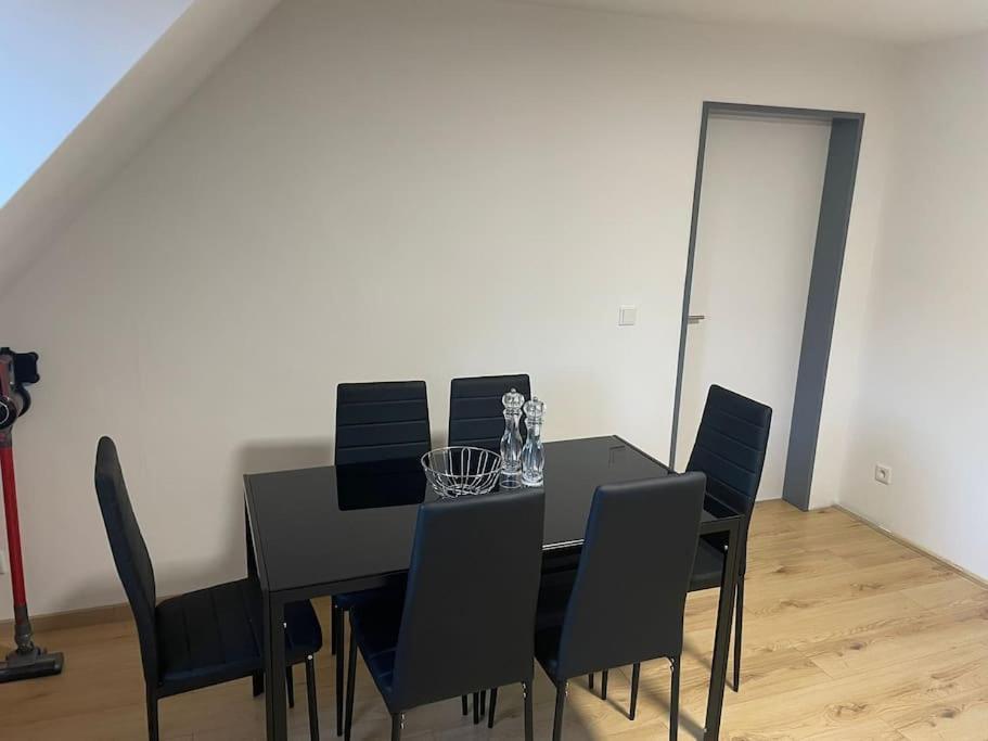 Moderne Ferienwohnung In Gelsenkirchen-Schalke Fuer 1 Bis 7 Personen Mit Terrasse, Ideal Fuer Gruppen & Stadionbesuche 外观 照片