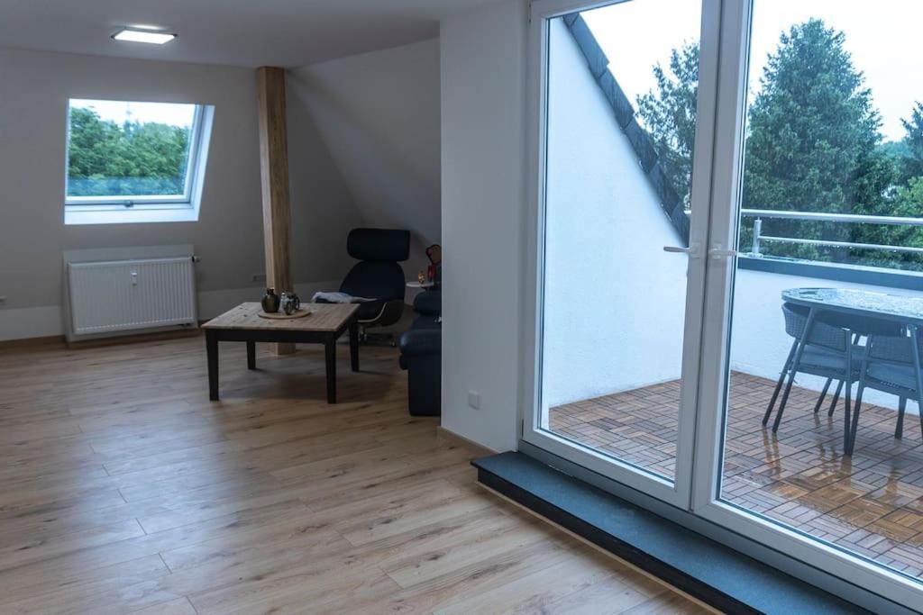 Moderne Ferienwohnung In Gelsenkirchen-Schalke Fuer 1 Bis 7 Personen Mit Terrasse, Ideal Fuer Gruppen & Stadionbesuche 外观 照片