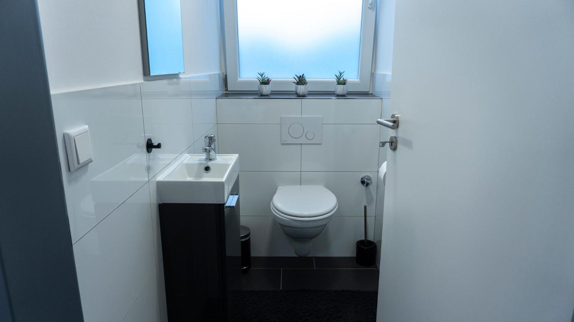 Moderne Ferienwohnung In Gelsenkirchen-Schalke Fuer 1 Bis 7 Personen Mit Terrasse, Ideal Fuer Gruppen & Stadionbesuche 外观 照片